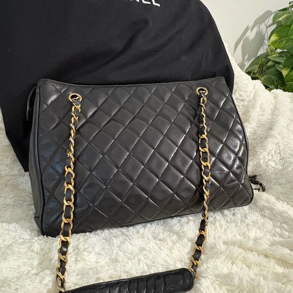 CHANEL Handbags - Chanel Black Quilted Leather Shoulder Bag